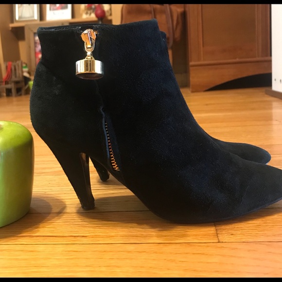 Charles Jourdan Rica TasselPull Suede Bootie Black - Picture 4 of 7